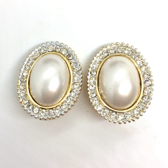 VINTAGE SPHINX PEARL RHINESTONE GOLD TONE OVAL LARGE CLIP ON STATEMENT EARRINGS - Picture 4 of 16